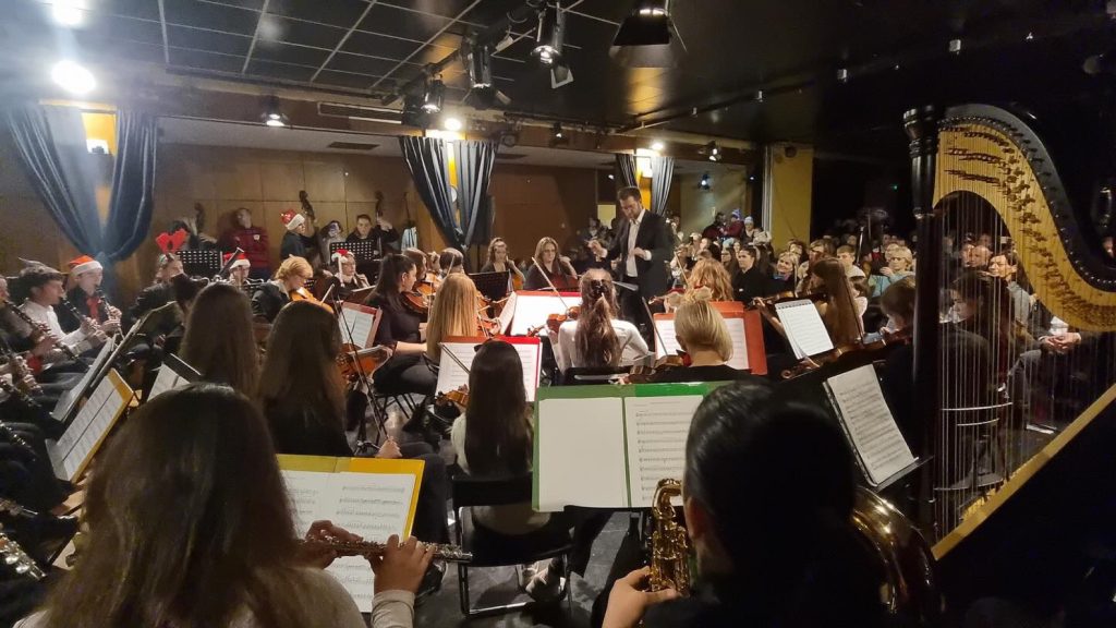 El Sistema - koncert s harfom