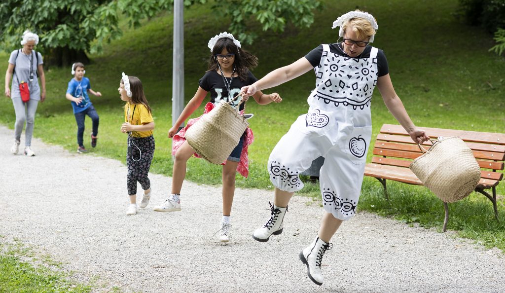 Bajka za van: Crvenkapica, vuk i baka — fotografija 2